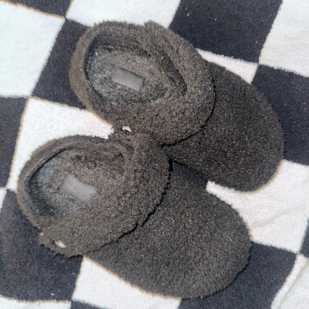 Crocs Cozy black slippers